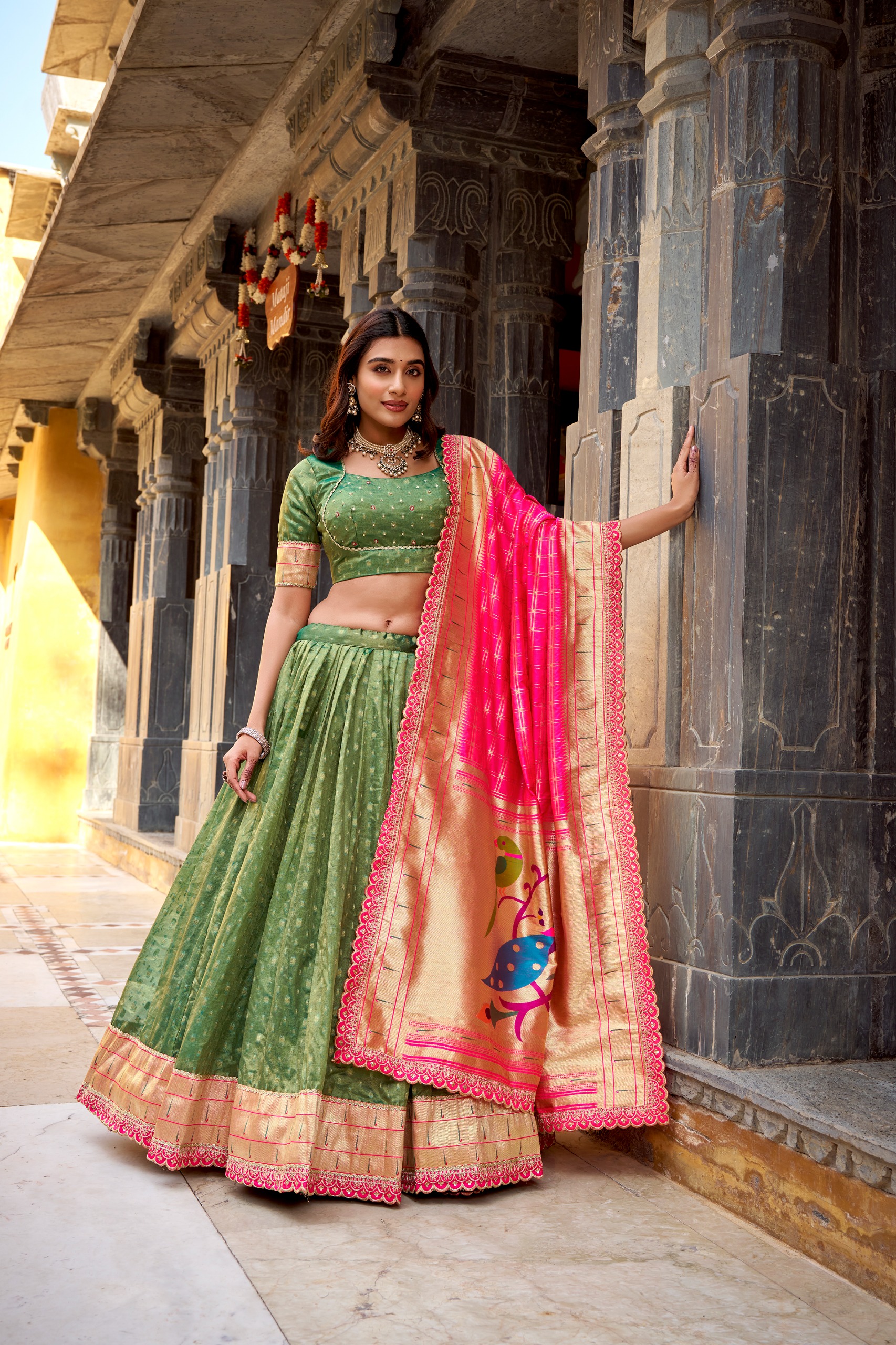 PL003 paitani Lehenga