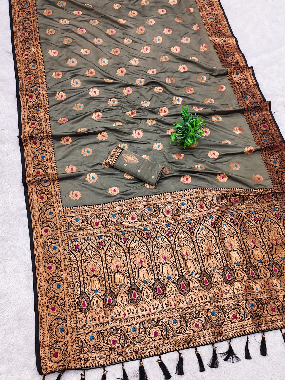 SP010 SOFT SILK PAITHANI